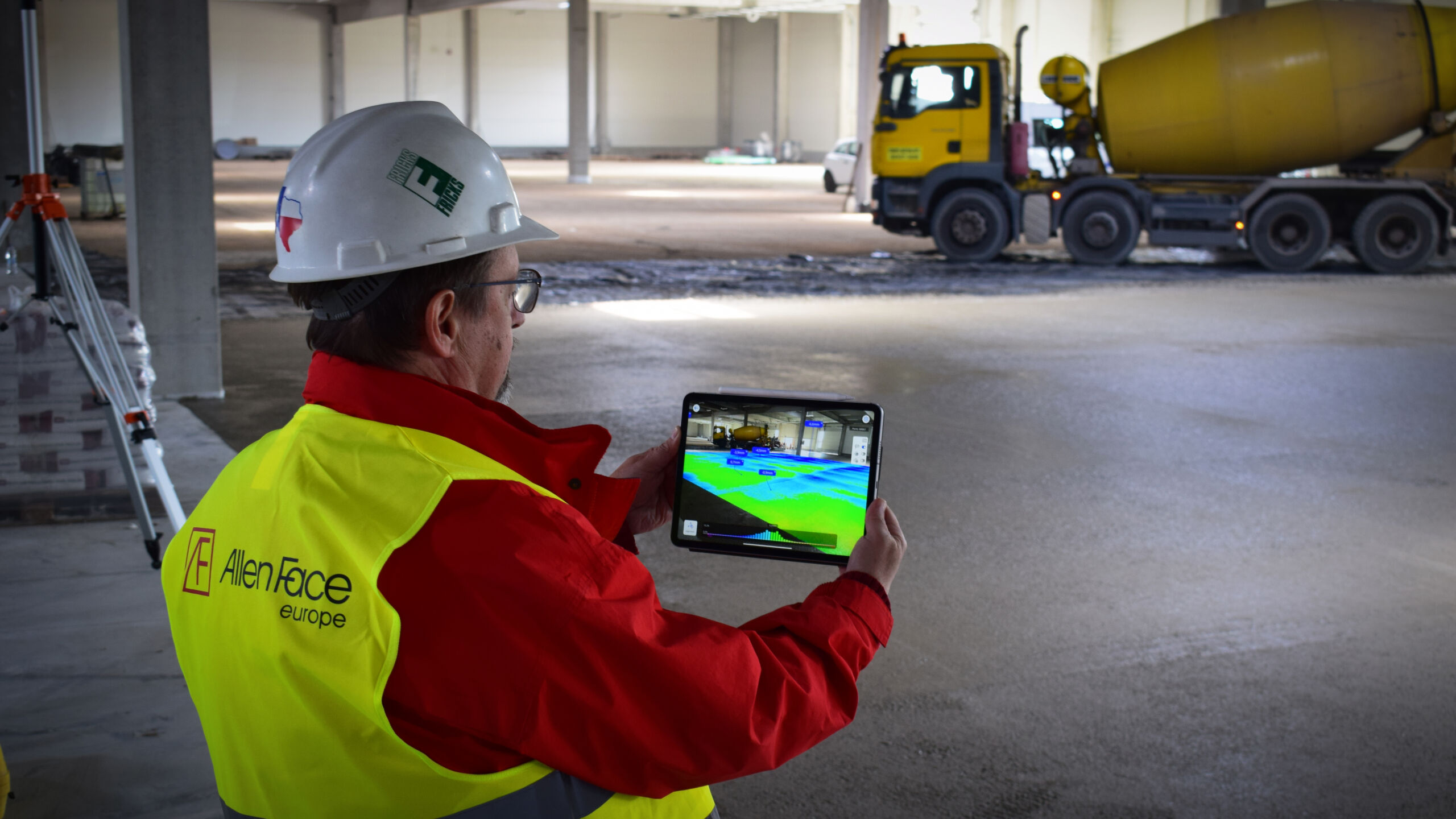Industrial floor measurement and certification Nedves beton síkpontossági kontroll valós időben