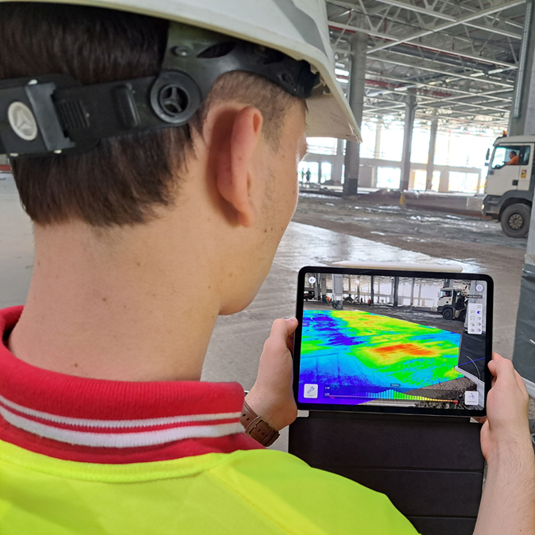 Wet concrete level accuracy control in real time Wet concrete level accuracy control in real time